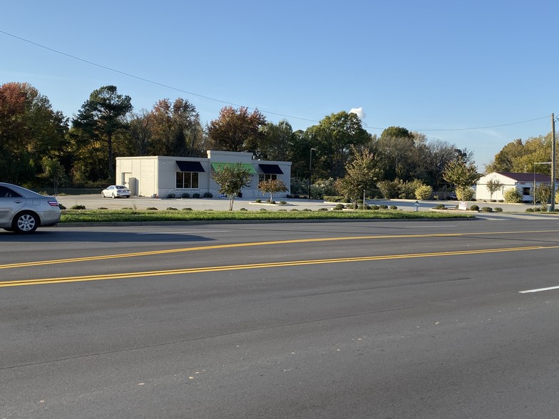More Photos Of 837 Anderson Rd N, Rock Hill Auto Dealership For Lease