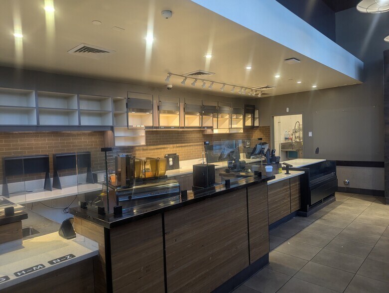 More Photos Of 7122 Beverly Blvd, Los Angeles Storefront Retail Office For Lease