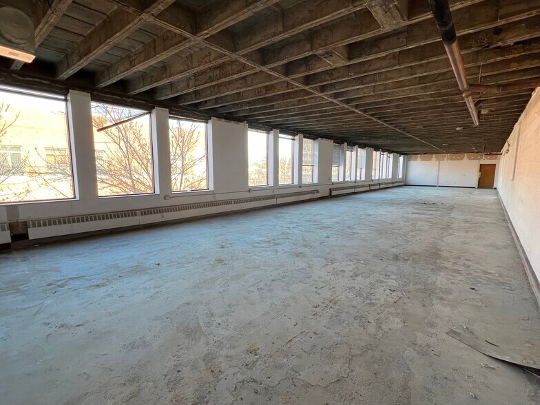 More Photos Of 1801 W Berteau Ave, Chicago Warehouse For Lease