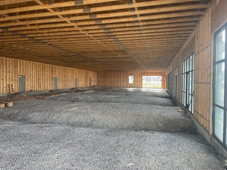 More Photos Of 2585 Old Russellville Pike, Clarksville General Retail For Lease