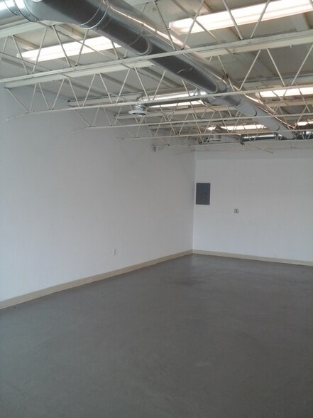 More Photos Of 136 Washington SE, Albuquerque Storefront Retail Office For Sale