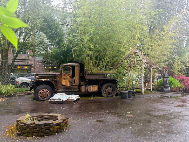 More Photos Of 2104 N Willis Blvd, Portland Auto Repair For Sale