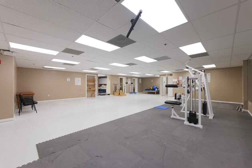 More Photos Of 305 Expressway 83, Mission Medical For Sale