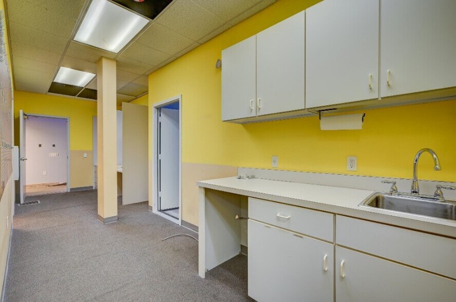 More Photos Of 50 White Mountain Hwy, Conway Freestanding For Lease