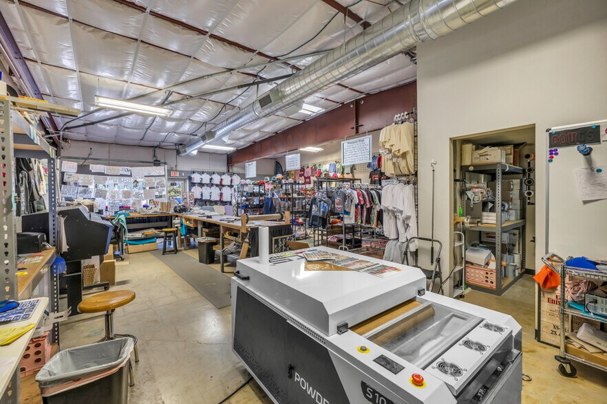 More Photos Of 242 Trade Center Dr, New Braunfels Warehouse For Lease
