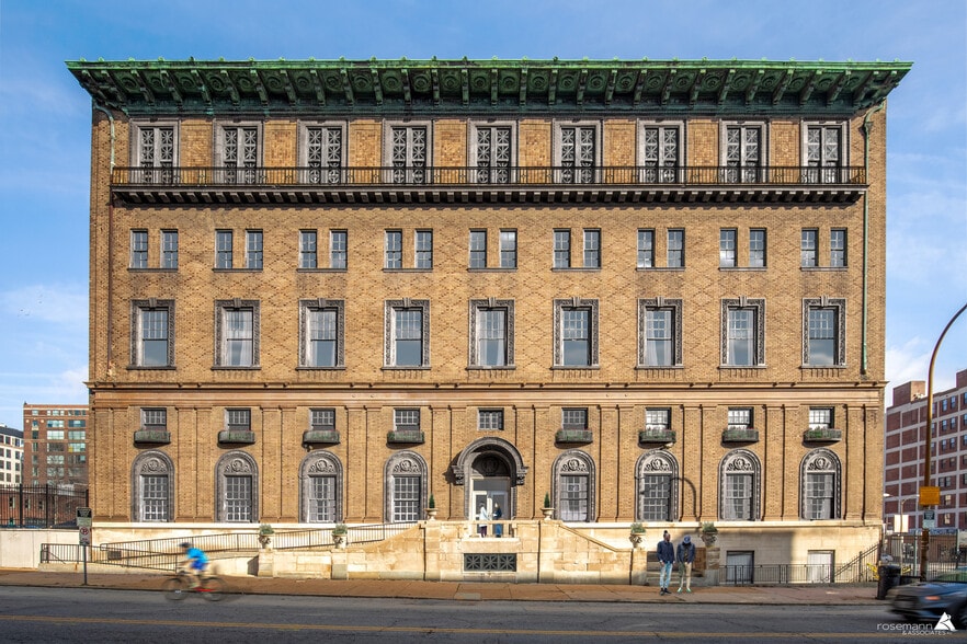 Primary Photo Of 1411 Locust St, Saint Louis Shelter For Sale