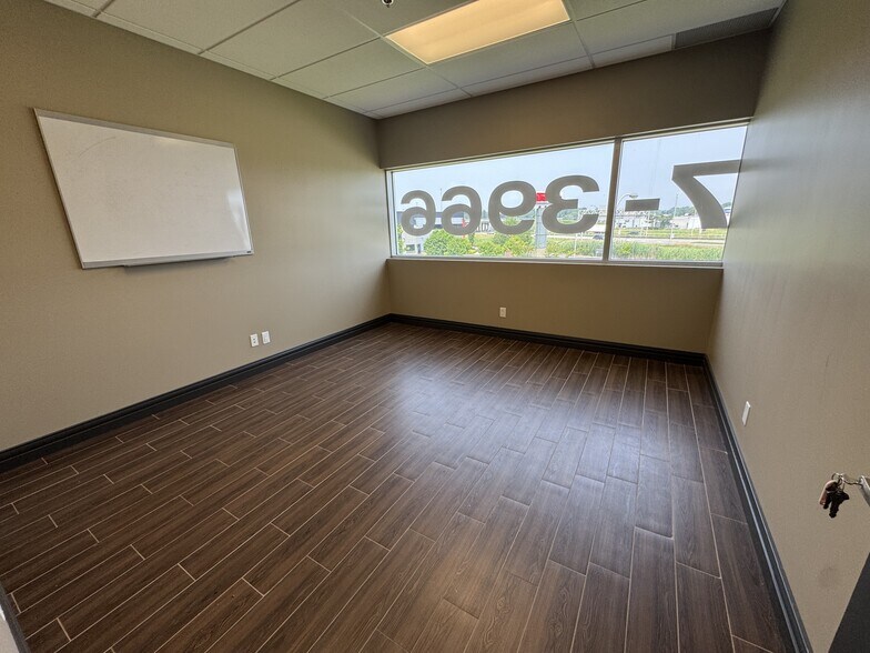 More Photos Of 6100-6140 Rue Christophe-Pelissier, Trois-Rivières Office For Lease