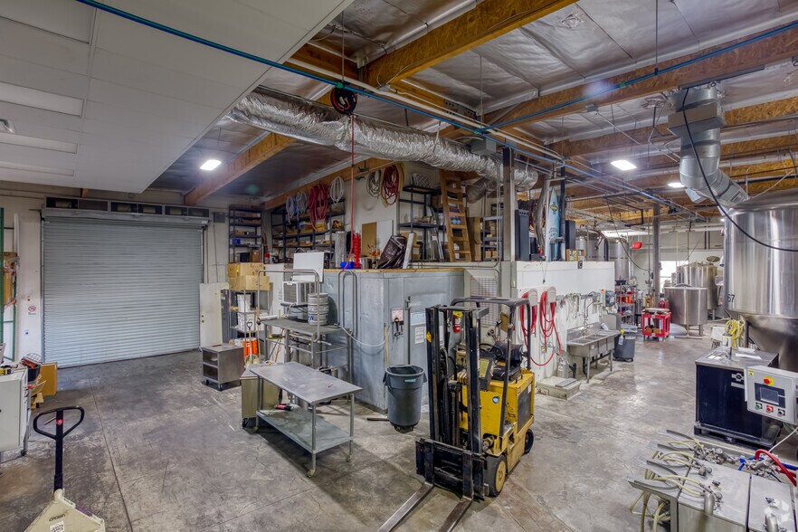 More Photos Of 155 N Gibson Rd, Henderson Warehouse For Sale