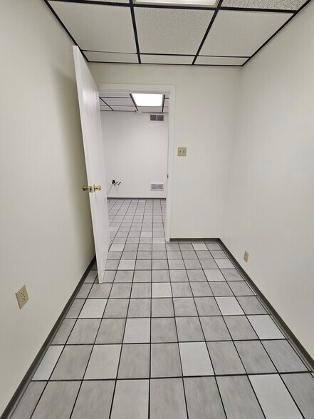 More Photos Of 1732 E Carson St, Pittsburgh Storefront Retail Residential For Lease