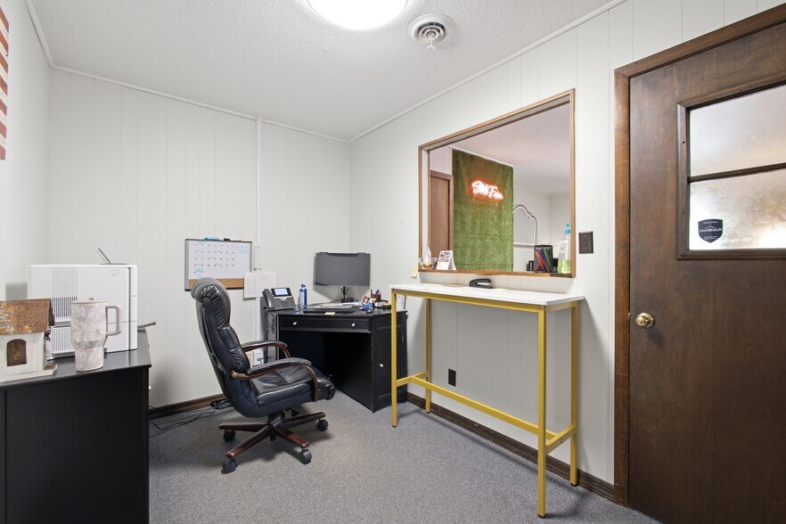 More Photos Of 119 Gateway Ave, Rockwood Office Residential For Sale