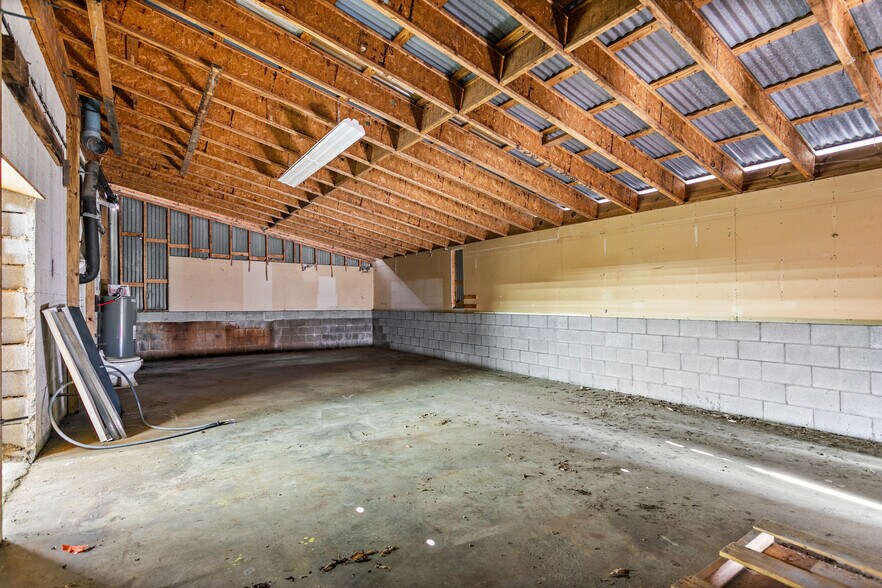 More Photos Of 504 Houston St, Greensboro Warehouse For Lease