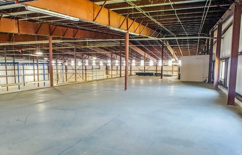 More Photos Of 70 Douglas Way, Natural Bridge Station Manufacturing For Lease