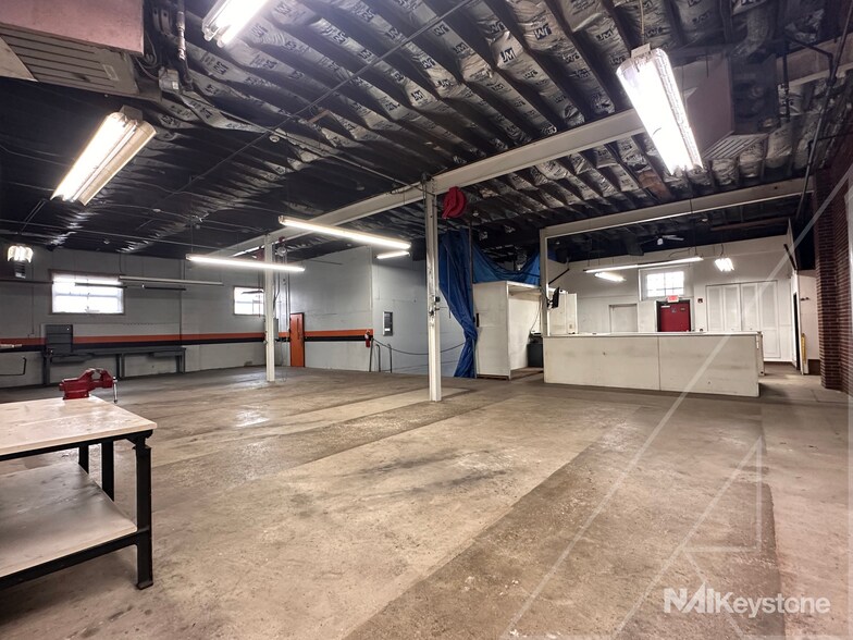 More Photos Of 64 Morgantown Rd, Reading Warehouse For Lease
