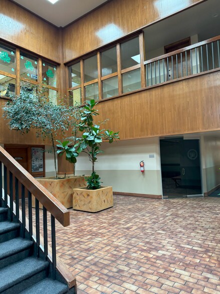 More Photos Of 9440 Viscount Blvd, El Paso Office For Sale