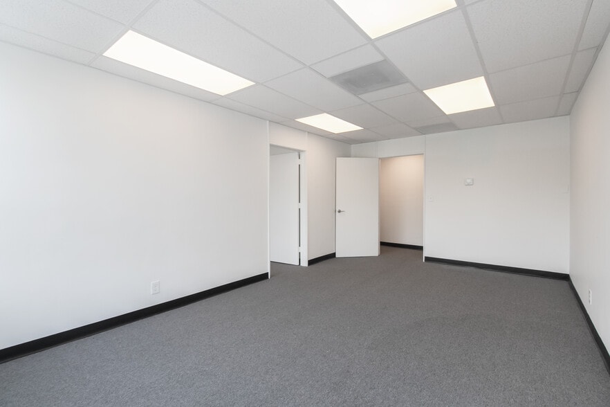 More Photos Of 1021 E Walnut St, Pasadena Medical For Lease