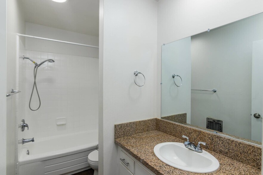 More Photos Of 8523 Etiwanda Ave, Northridge Apartments For Sale