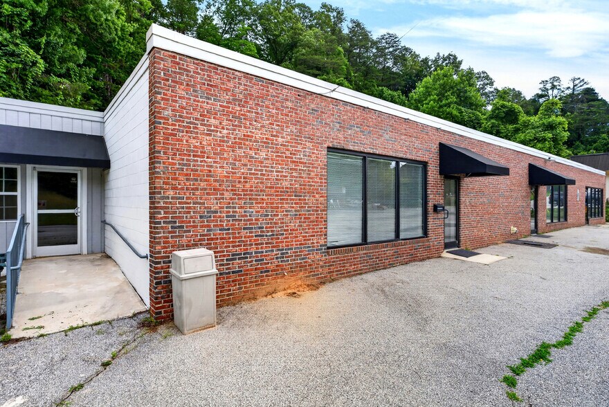 More Photos Of 1141 S Trade St, Tryon General Retail For Lease