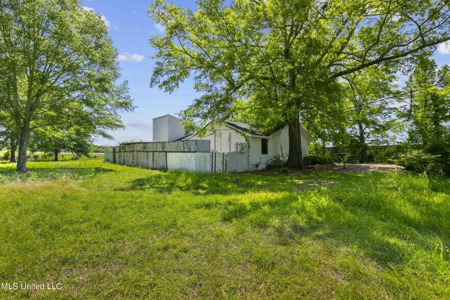 More Photos Of 916 Foley St, Jackson Industrial For Sale