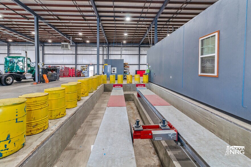 More Photos Of 2626 W Pioneer Pky, Grand Prairie Truck Terminal For Lease