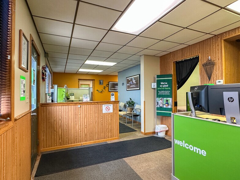 More Photos Of 233 S 8th St, Medford Office For Sale