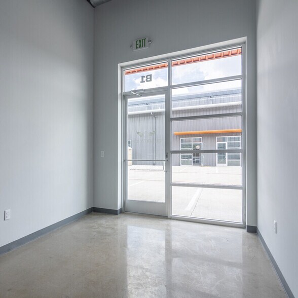 More Photos Of 1030 Outpost Dr, Conroe Unknown For Lease