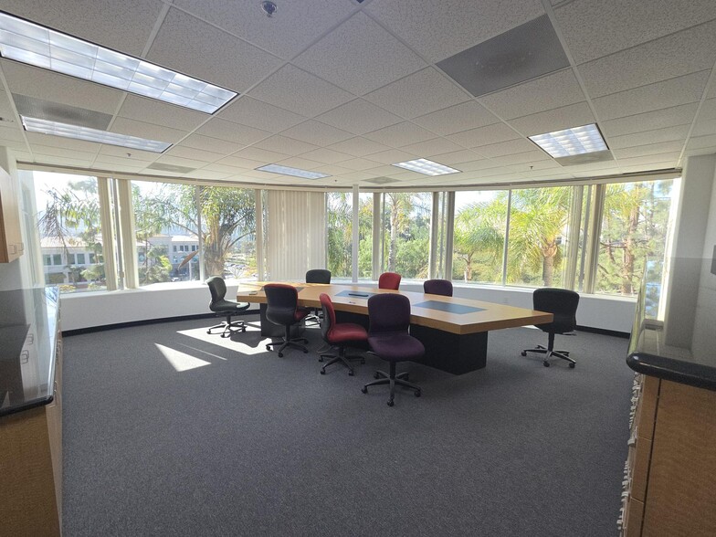 More Photos Of 997 Flower Glen St, Simi Valley Manufacturing For Lease