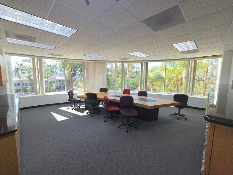 More Photos Of 997 Flower Glen St, Simi Valley Manufacturing For Lease