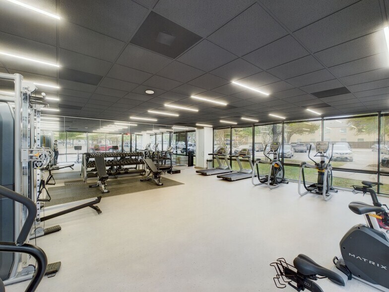 More Photos Of 624 Six Flags Dr, Arlington Office For Lease