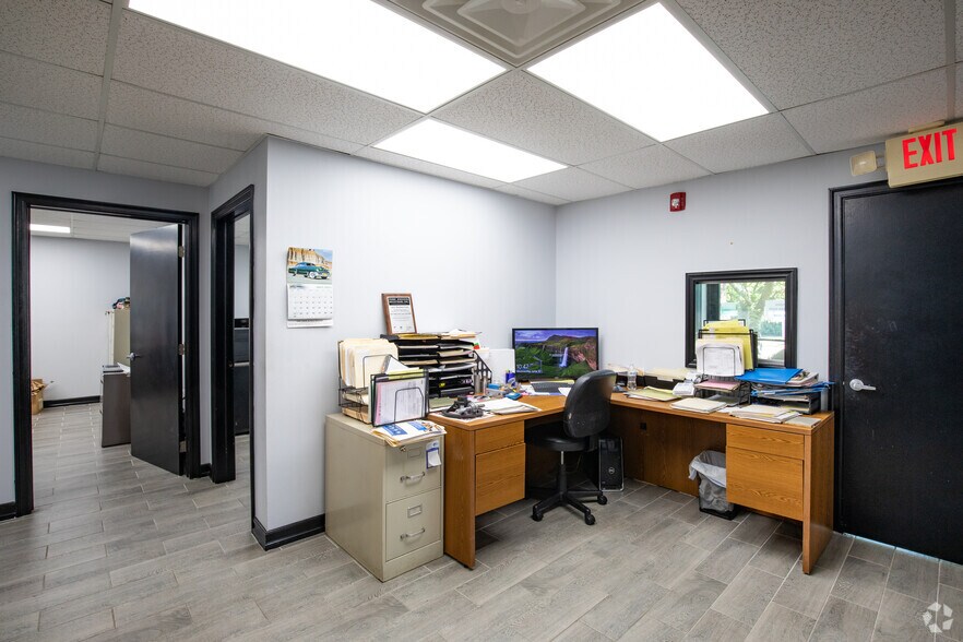 More Photos Of 28 Sawgrass Dr, Bellport Village Manufacturing For Sale
