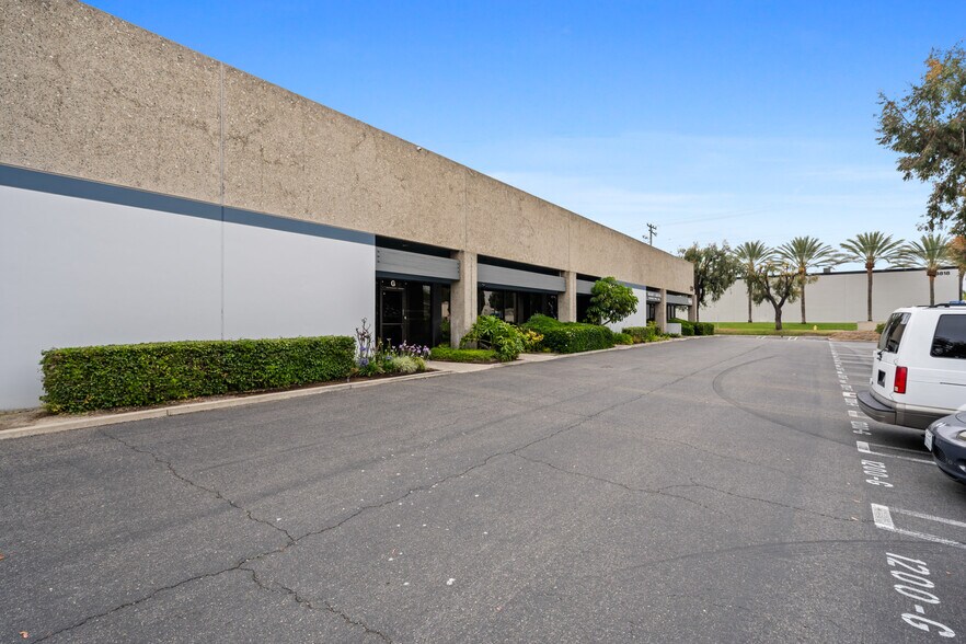 More Photos Of 1200 N Jefferson St, Anaheim Showroom For Sale