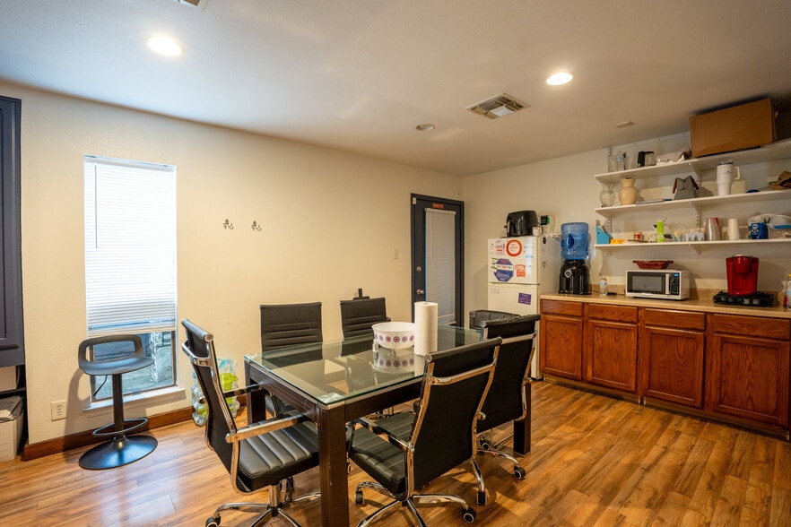 More Photos Of 8004 West Ave, San Antonio Office For Sale
