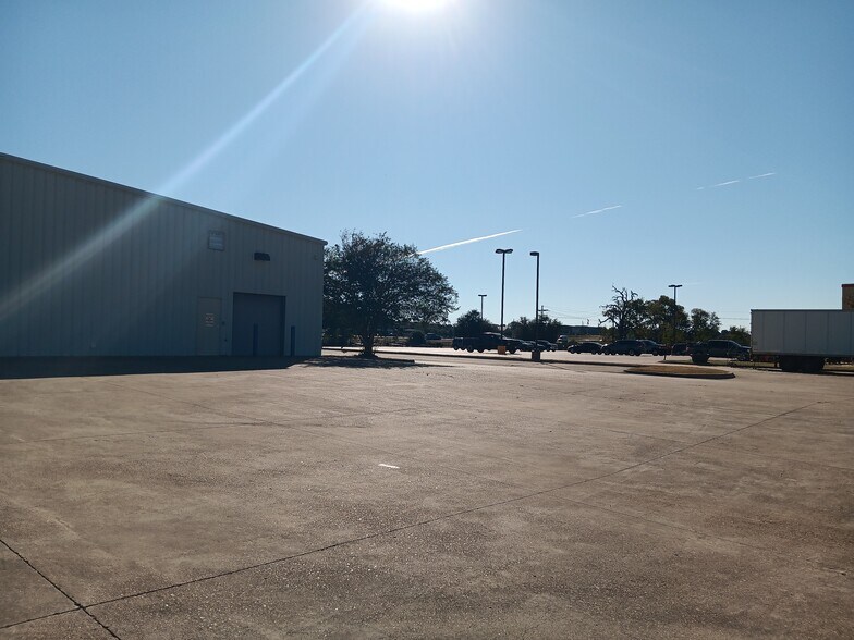 More Photos Of 9230 N Highway 6, Navasota Freestanding For Sale