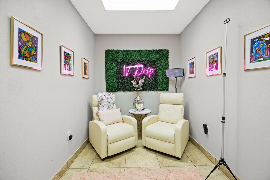 More Photos Of 2200 S Bay St, Eustis Office For Sale