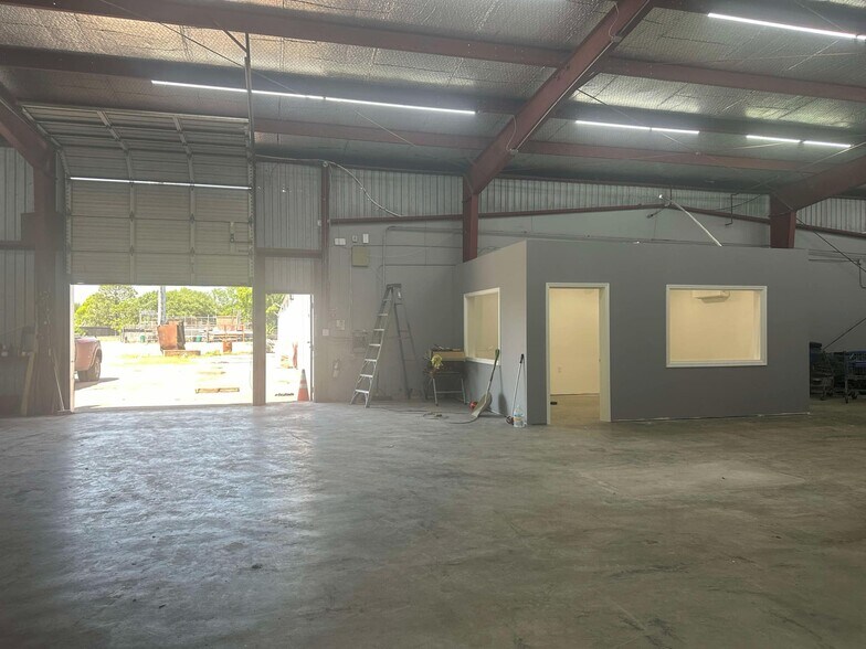 More Photos Of 9941A Rowlett Rd, Houston Warehouse For Lease