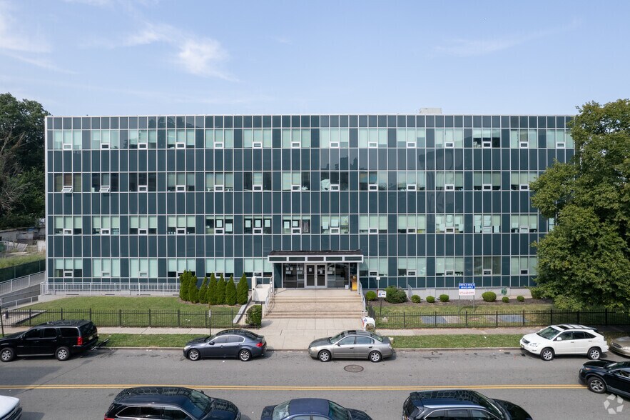 More Photos Of 7 Glenwood Ave, East Orange Office For Lease