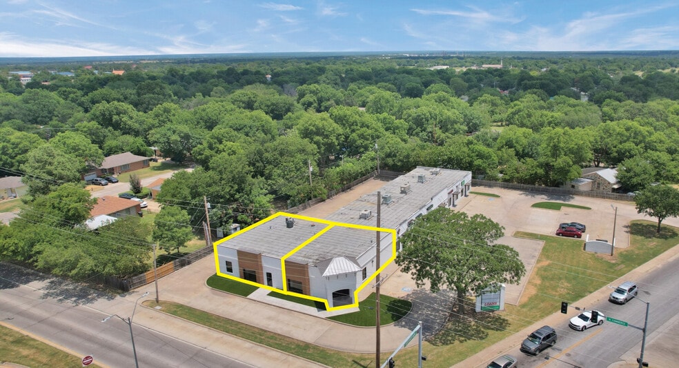 More Photos Of 1702-1708 N Commerce St, Ardmore General Retail For Lease