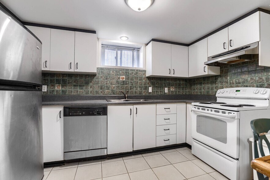 More Photos Of 4 Oriole Gdns, Toronto Apartments For Sale