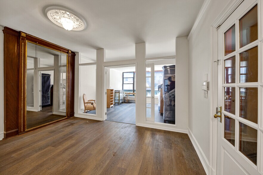 More Photos Of 1300 Madison Ave, New York Storefront Retail Office For Lease