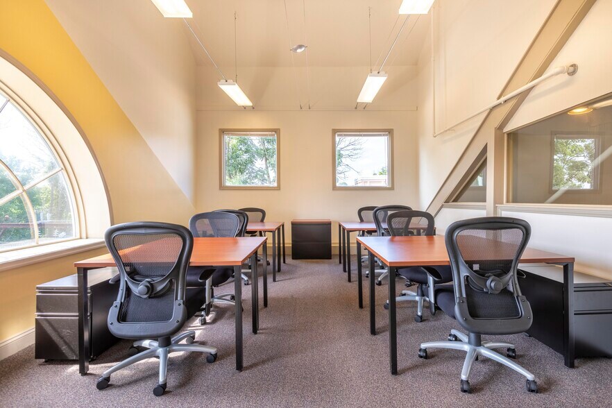 More Photos Of 196 W Ashland St, Doylestown Coworking Space