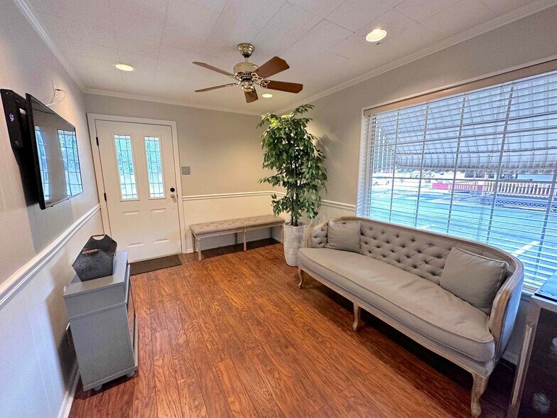 More Photos Of 2221 W Walnut St, Garland Medical For Sale