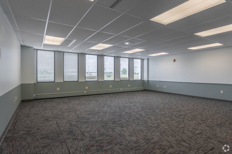 More Photos Of 35350 Curtis Blvd, Eastlake Medical For Lease