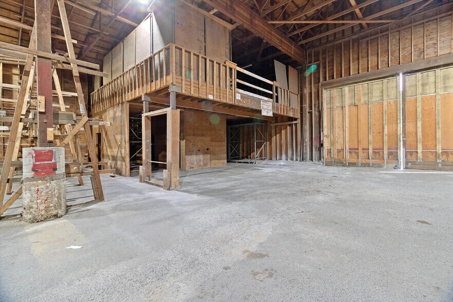 More Photos Of 6305 SW Highway 101, Lincoln City Warehouse For Sale