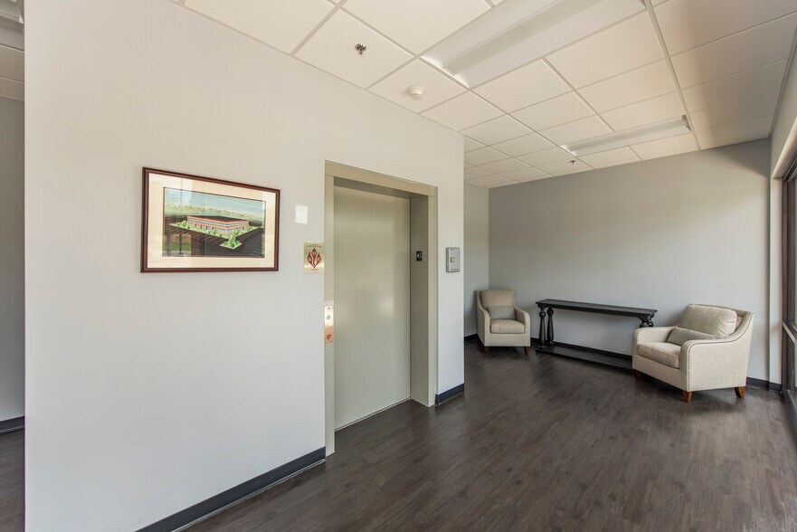 More Photos Of 450 Solomon Dr, Fredericksburg Office For Lease