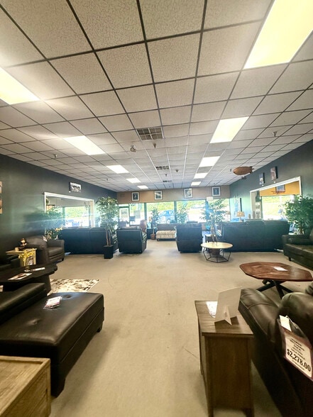 More Photos Of 97 Plaistow Rd, Plaistow Freestanding For Lease