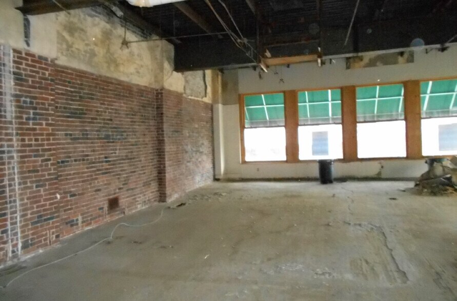 More Photos Of 365 N Illinois St, Indianapolis General Retail For Sale