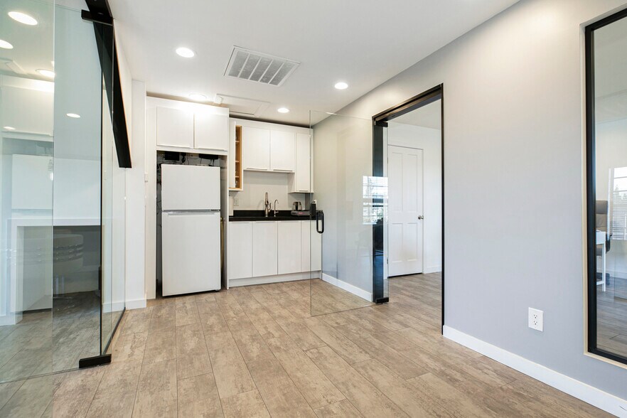 More Photos Of 207 W Alameda Ave, Burbank Office For Sale
