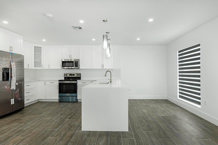 More Photos Of 10370 SW 24th St, Miami Apartments For Sale