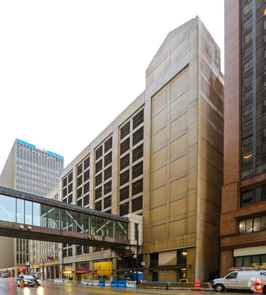 More Photos Of 720 N Water St, Milwaukee Parking Garage For Lease