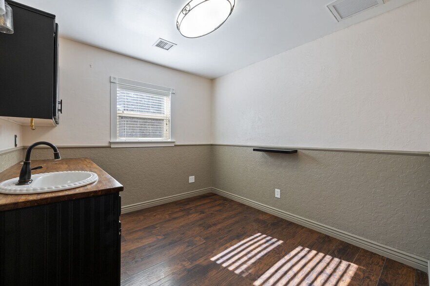More Photos Of 115 S Alto St, Prescott Specialty For Lease