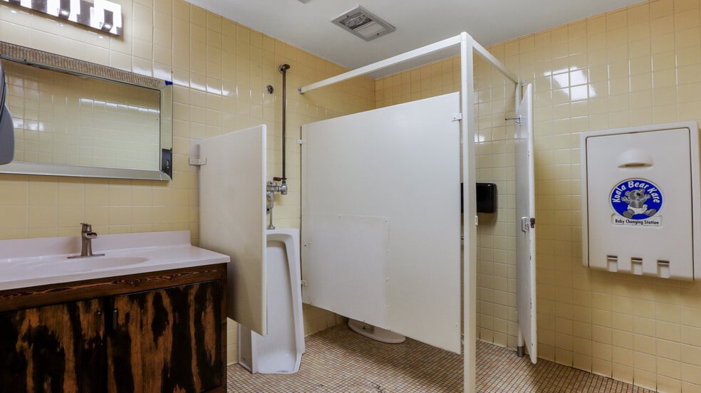 More Photos Of 6220 Texaco Dr, Eau Claire Restaurant For Sale